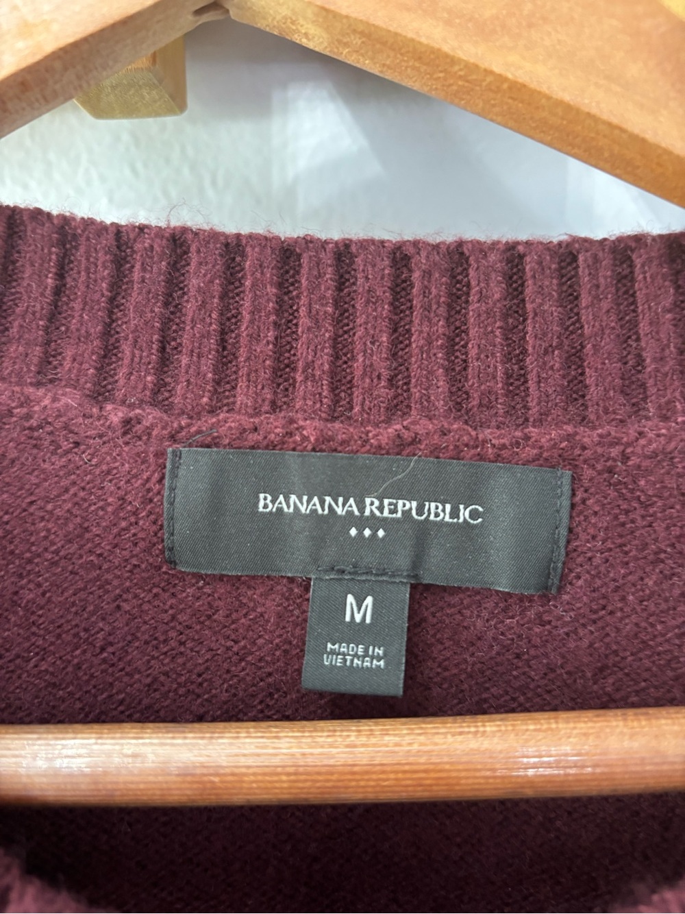 Banana Republic PerfectlySoft Crew Neck Sweater Maroon Sweater Size Medium - Picture 6 of 6